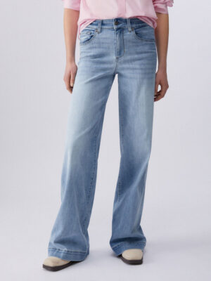 Vaqueros acampanados con strass